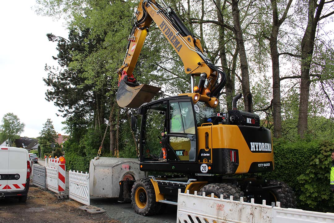 MX18G Rear Left Side View Transporting Heavy Block